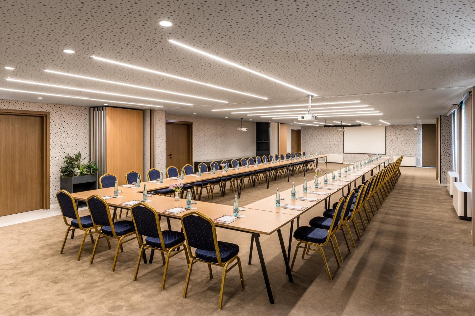 Mercure Tirana Exterior photo